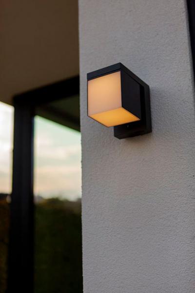 Lutec Solar Prima hybrid udend&oslash;rslampe til v&aelig;g m/PIR-sensor og solceller
