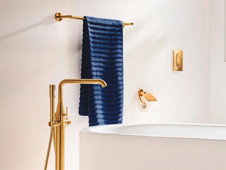 Grohe Essence komplet fritst&aring;ende badekararmatur - Poleret Cool Sunrise