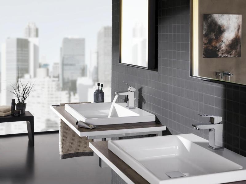 Grohe Essence New M h&aring;ndvaskarmatur m/bundventil og svingtud - Krom